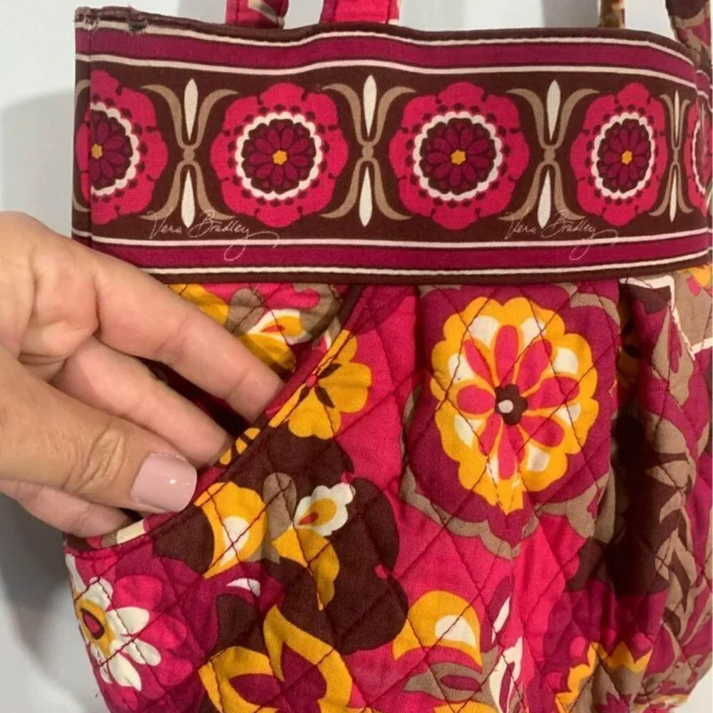 VERA BRADLEY purse. Multi colour. Good condition. 7 compartments. Full zip closu - Picture 3 of 10
